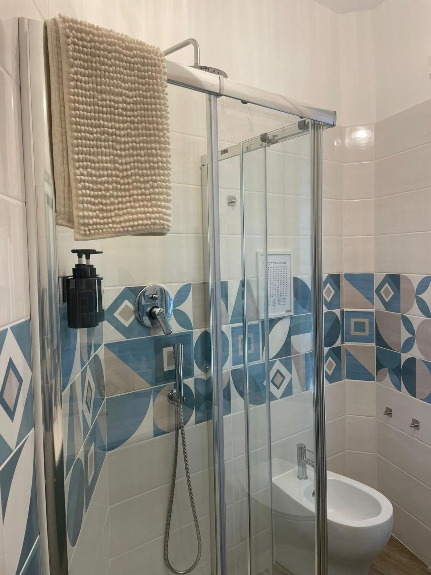 2 Bagni, 2 A Piramide Ostiense Rom